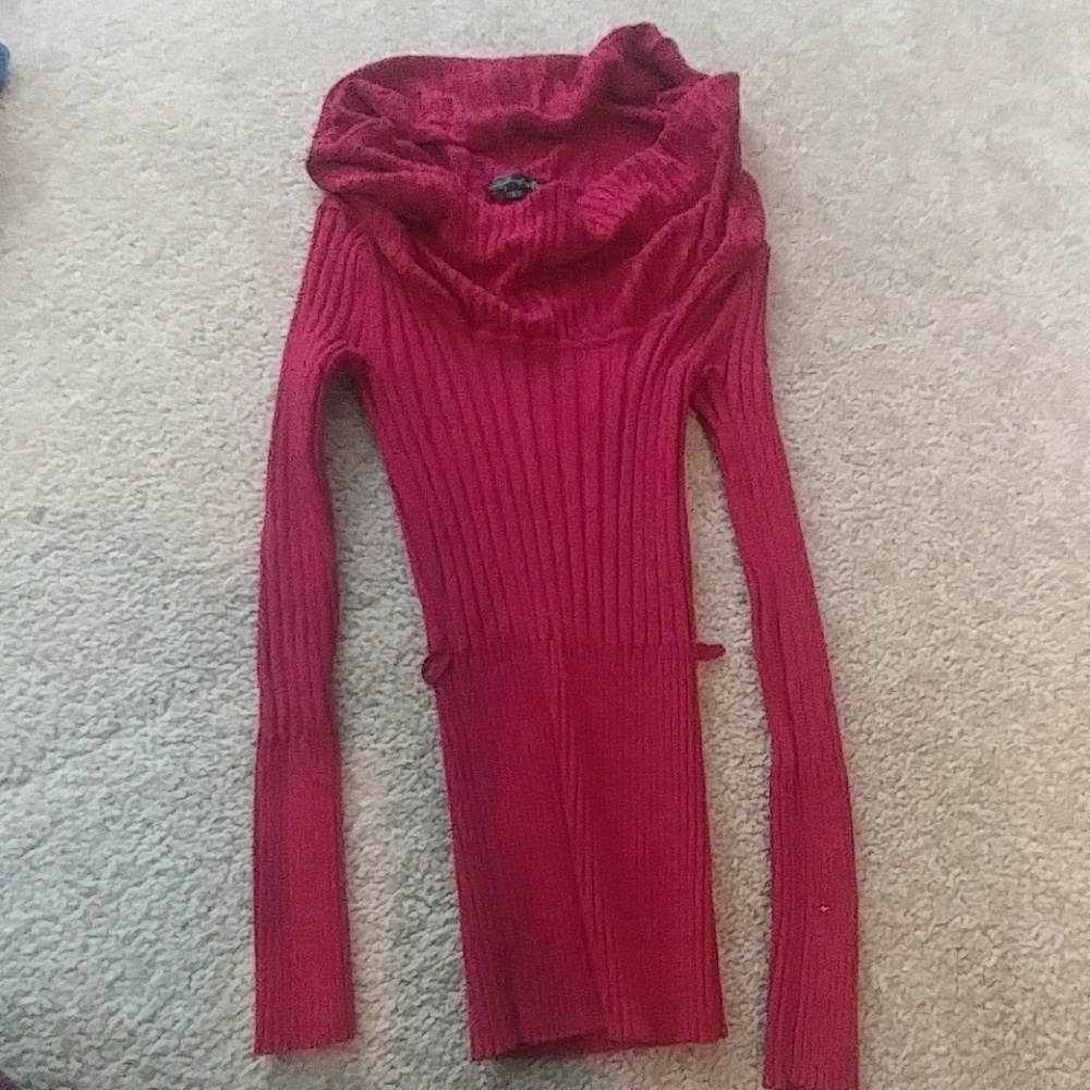 Small burgundy sweater shirt turtleneck loose fit